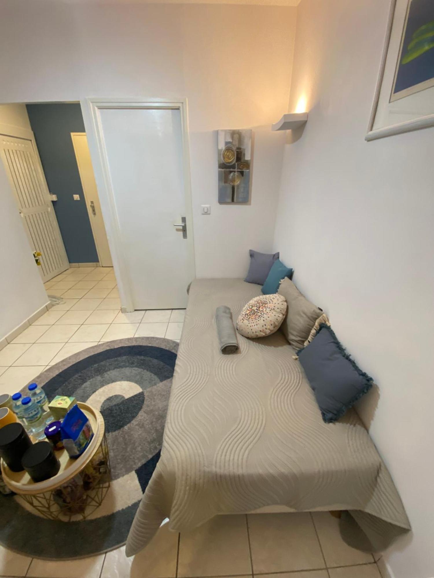 Le 63* Apartment La Trinite Luaran gambar